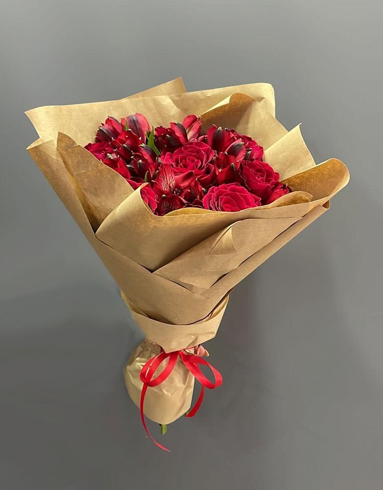 Букет цветов из: Альстромерии и Розы в Косихе