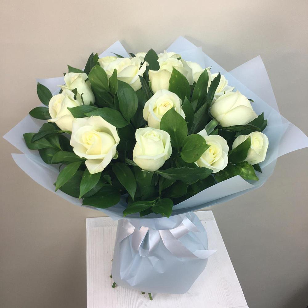 Букет 15 Белых роз Проуд в Косихе