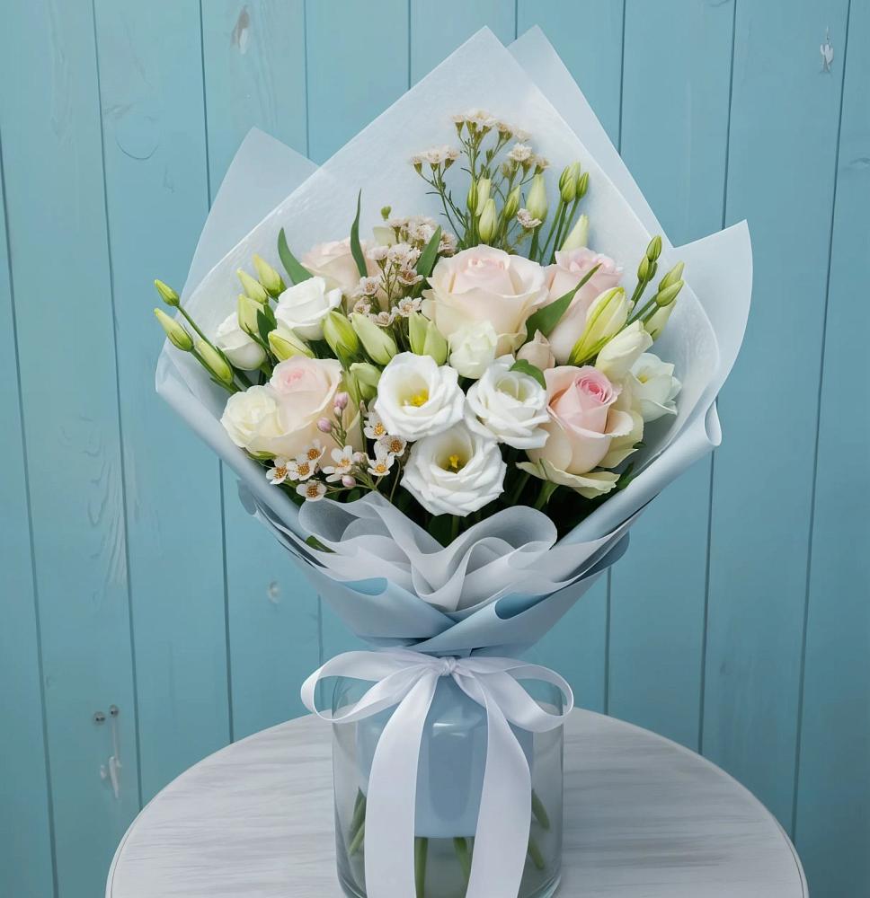 Букет цветов из: Розы и Лизиантусы в Косихе