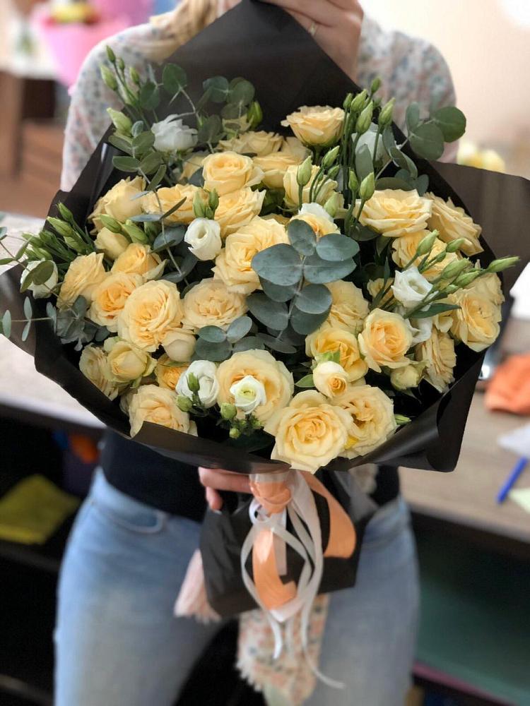 Букет цветов из: Розы и Лизиантусы в Косихе