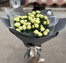 Букет Белые кустовые розы Солинеро в Косихе