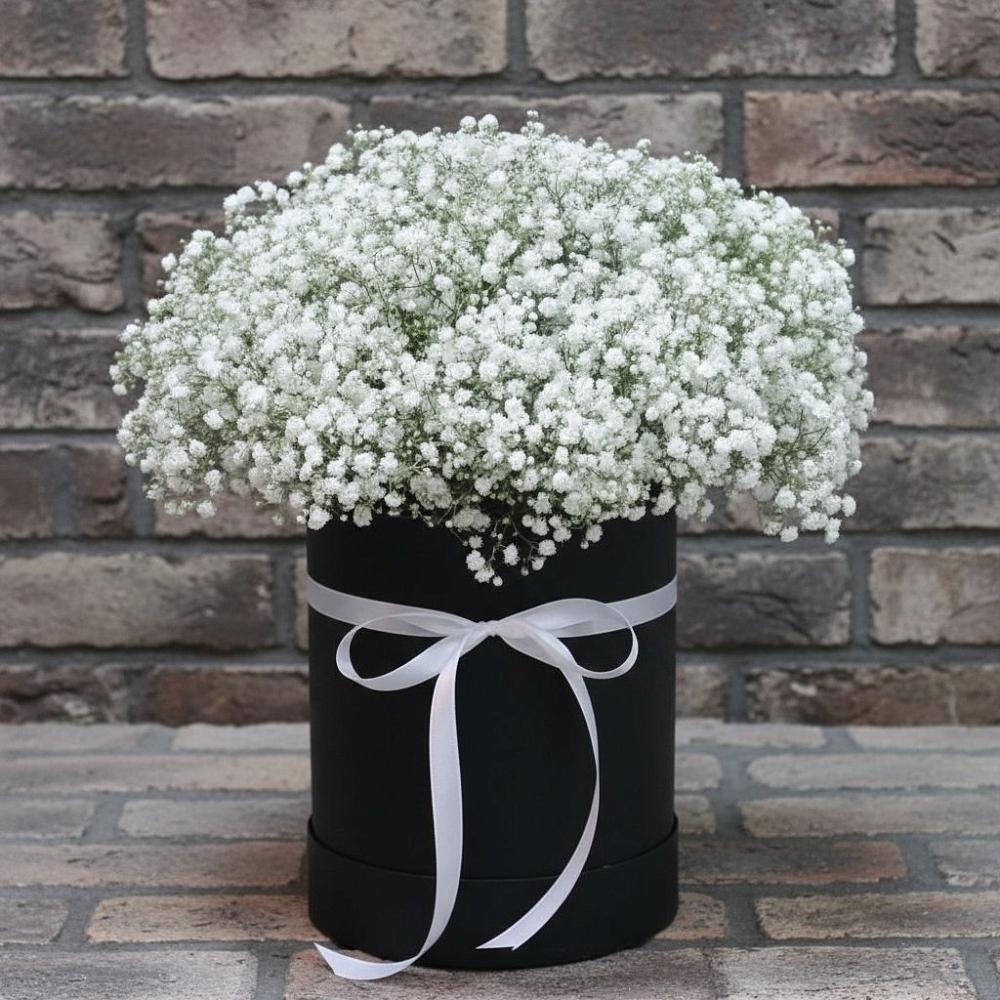 Цветочная композиция из Гипсофила в шляпной коробке в Косихе