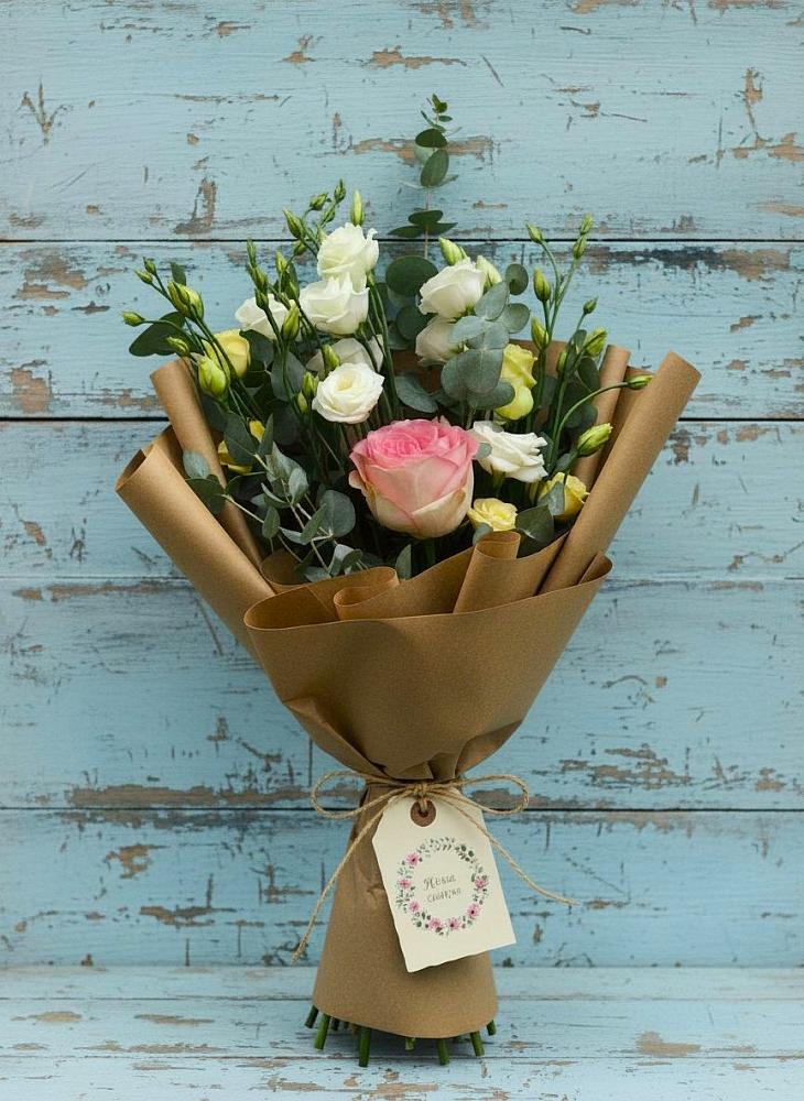 Букет цветов из: Розы и Лизиантусы в Косихе