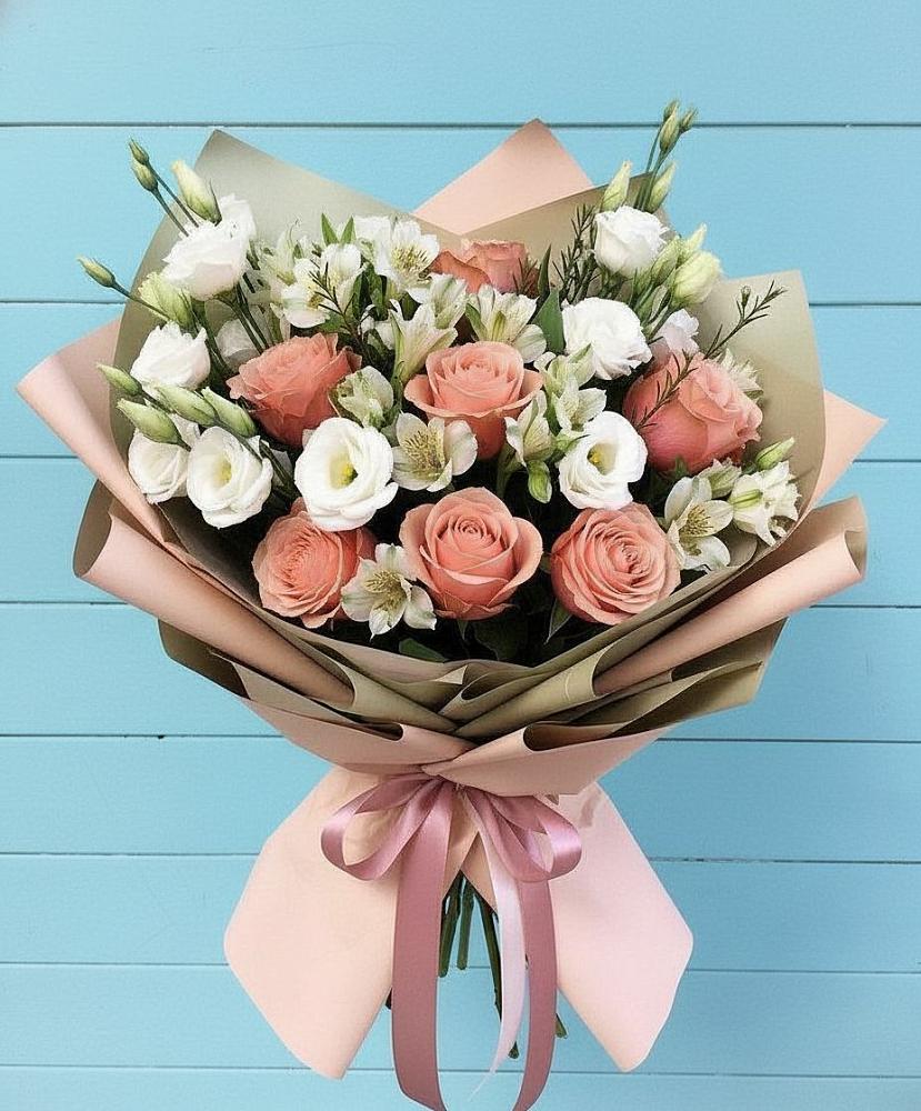 Букет цветов из: Розы, Альстромерии и Лизиантусы в Косихе