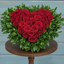 Цветочная композиция из Розы в виде сердца в Косихе