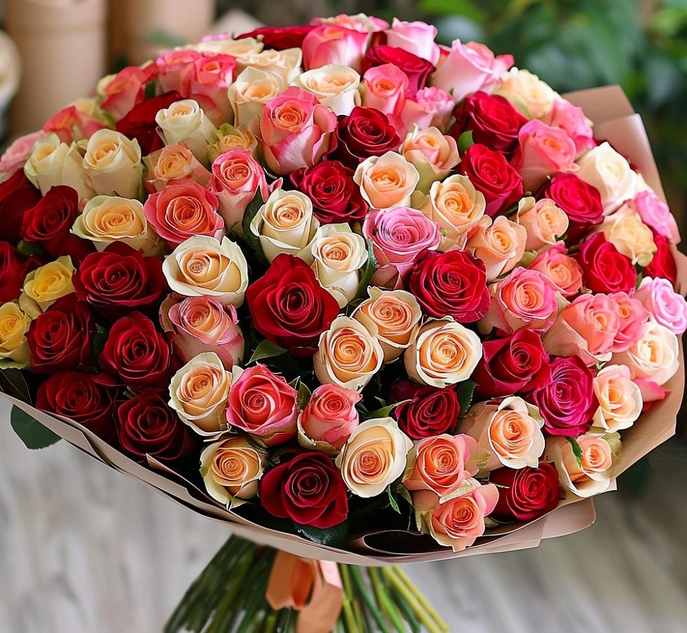 Букет 101 Разноцветная роза в Косихе
