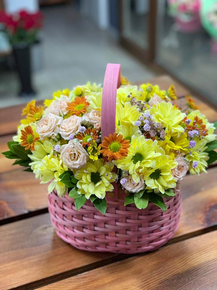 Цветочная композиция из Хризантемы и Розы в корзине в Косихе