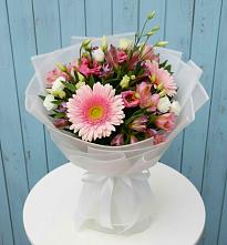 Букет цветов из:  Герберы, Альстромерии и Лизиантусы в Косихе