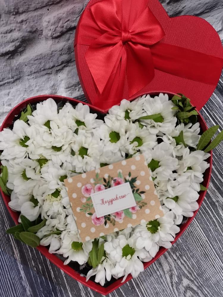 Цветочная композиция из Хризантемы в виде сердца в Косихе