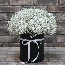 Цветочная композиция из Гипсофила в шляпной коробке в Косихе