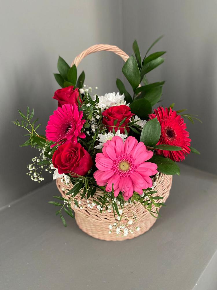 Цветочная композиция из Розы, Хризантемы и Герберы в корзине в Косихе