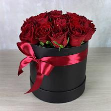 Цветочная композиция из Розы в шляпной коробке в Косихе