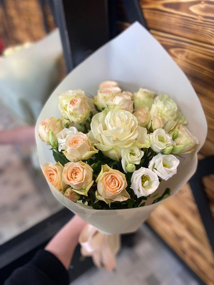 Букет цветов из: Розы и Лизиантусы в Косихе